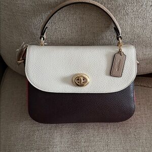 Elegant Two-Tone Leather Handbag